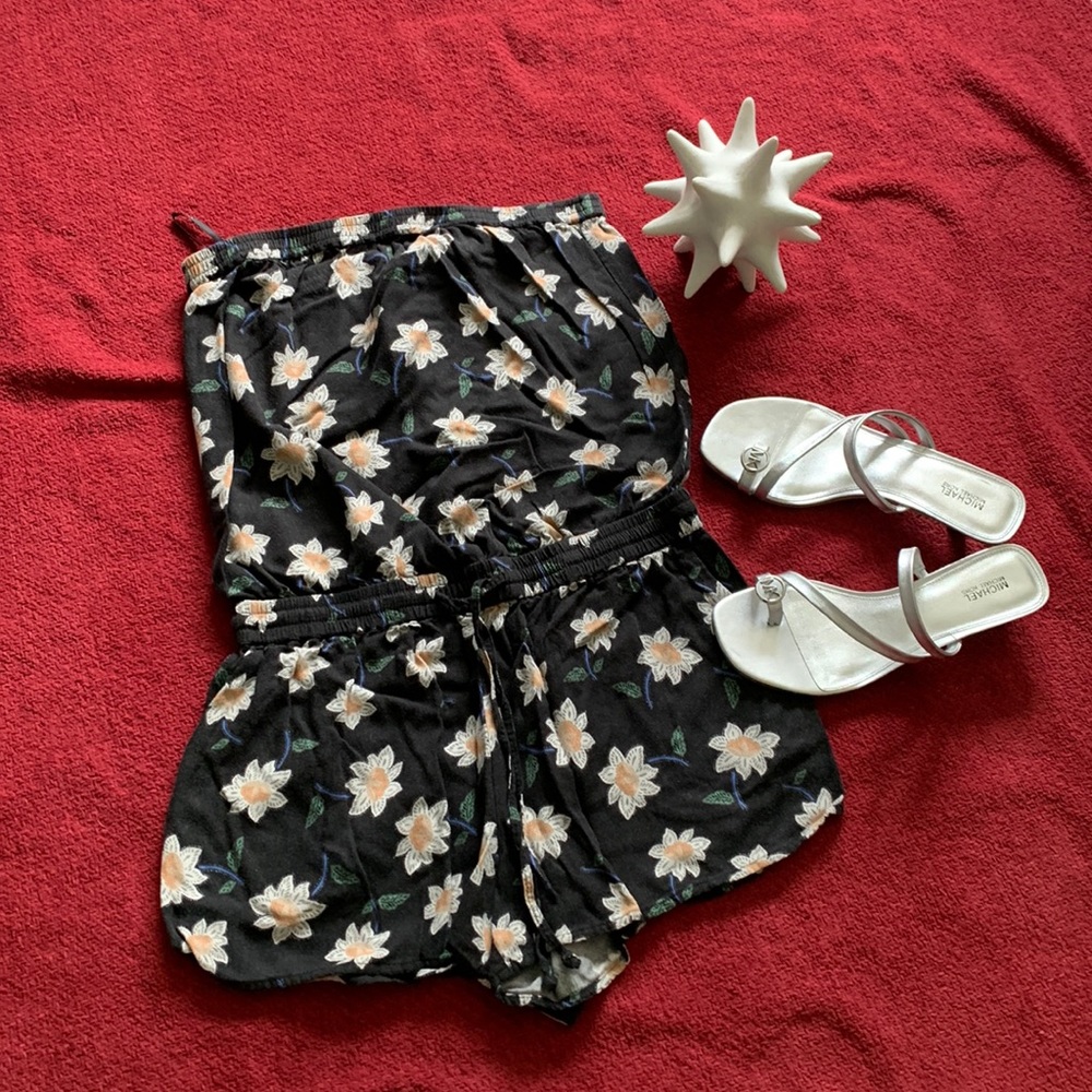 3/$25

Talula summer romper size small